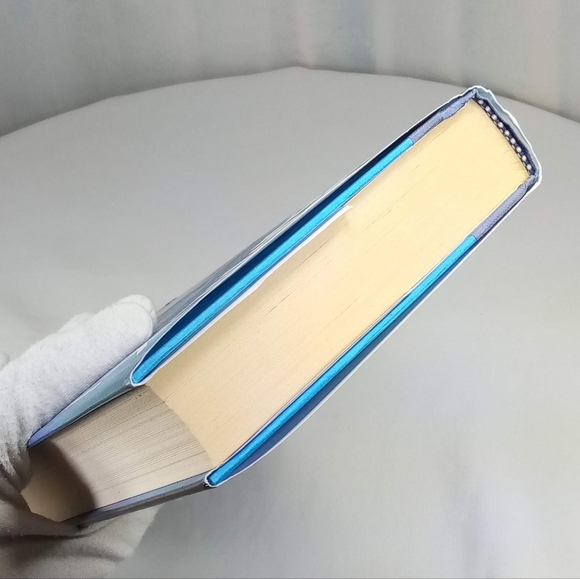 Kiss The Dead, Anita Blake Vampire Hunter Hardback Book by Laurell K. Hamilton - Picture 6 of 13